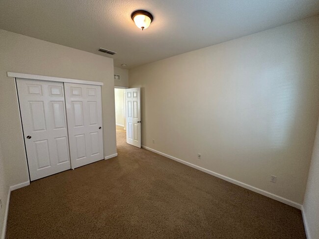 Building Photo - Beautiful 5 Bedroom, 3 Bath Mountain House...