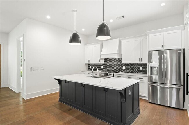 Building Photo - 1241 Bridges Ave SW