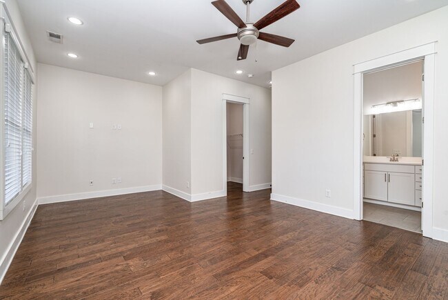 Building Photo - Stunning all one-level home in Hendersonvi...