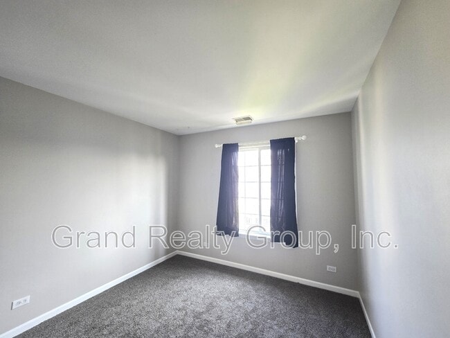 Building Photo - 652 S Rosehall Ln