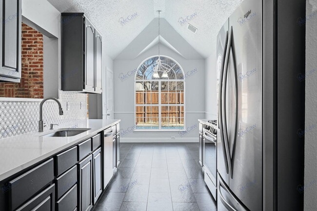 Building Photo - 1915 Paloma Way