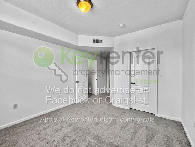 Building Photo - 1300 Moon Cir