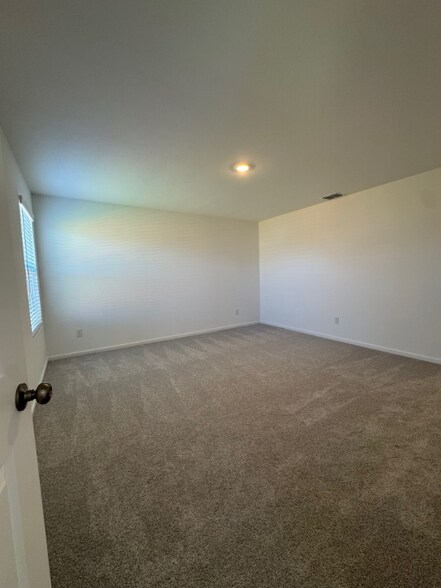 Building Photo - 814 Pawpaw Dr