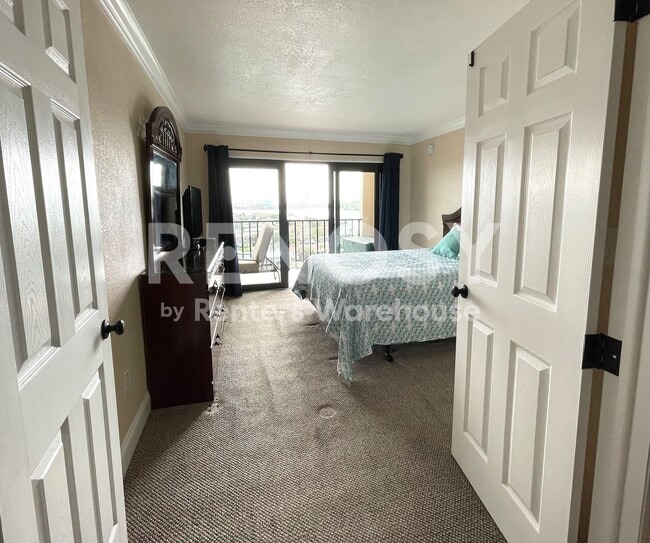 Building Photo - Spacious Condo in Clearwater Beach with Awesome Views