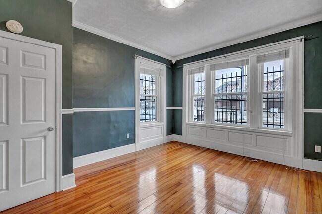 Building Photo - 108 William St