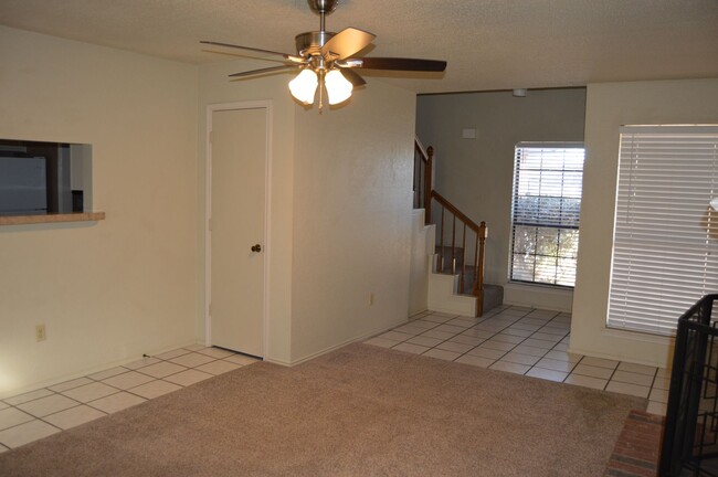 Building Photo - 3 Bedroom Townhome for Lease