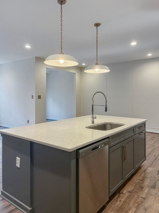 Building Photo - 4 Bedroom, 3.5 Bathroom in Magnolia Green