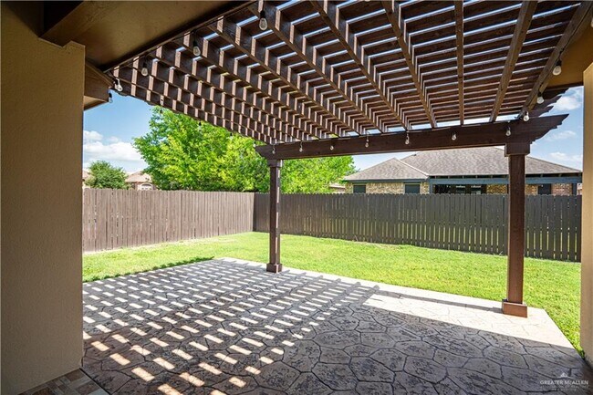Building Photo - 308 Benites St