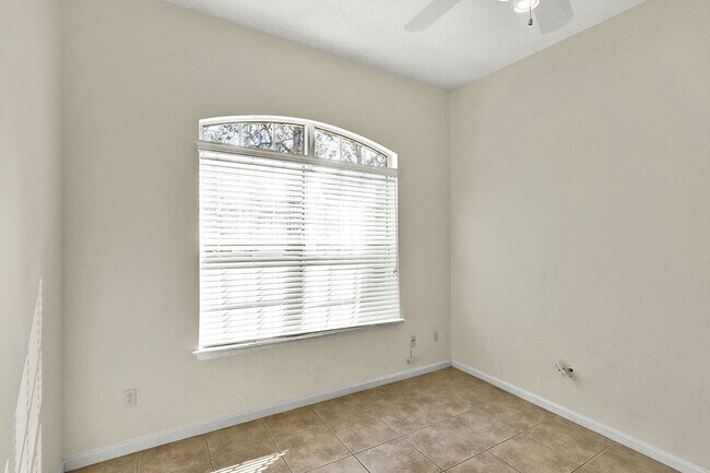 Building Photo - Great 4 bedroom/ 2 bathroom home in Eagle Harbor