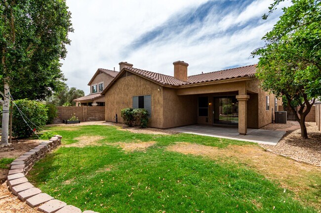 Building Photo - 5 Bedroom home in Chandler