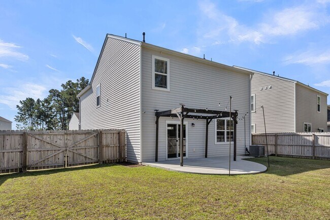 Building Photo - 4 Bedroom 3 Bath Home Located in Shell Pointe at Cobblestone Village in Summerville!