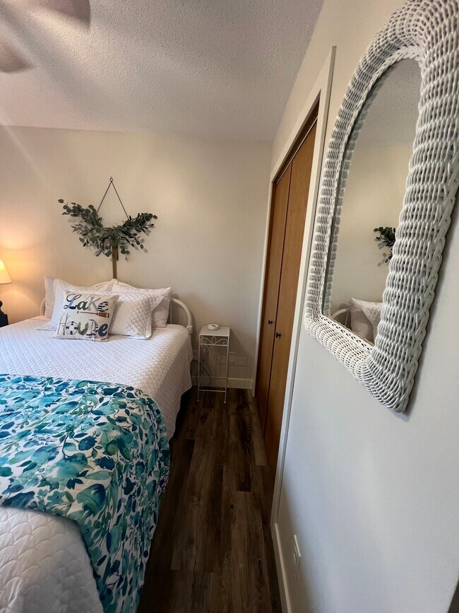 Building Photo - 41208 Marion Dr N