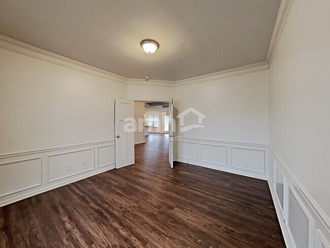 Building Photo - 2036 Farm Pond Wy