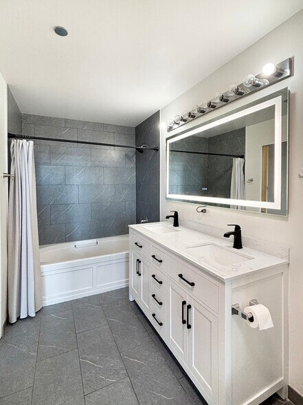 Building Photo - 1720 S Michigan Ave