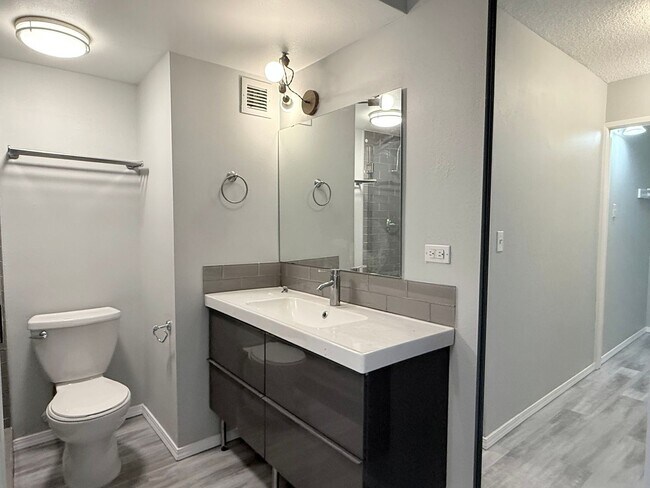 Building Photo - Partially Furnished Downtown Denver Studio...