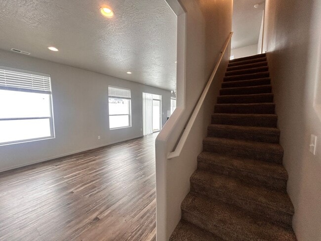 Building Photo - Stunning 3 Bed, 2.5 Bath Home in Spokane Valley!