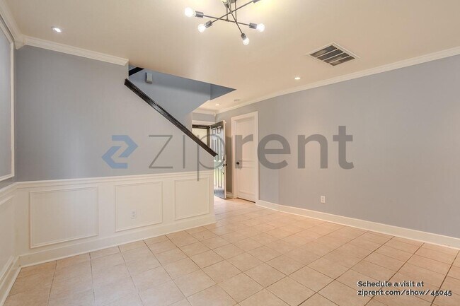 Building Photo - 11944 Chanteloup Dr