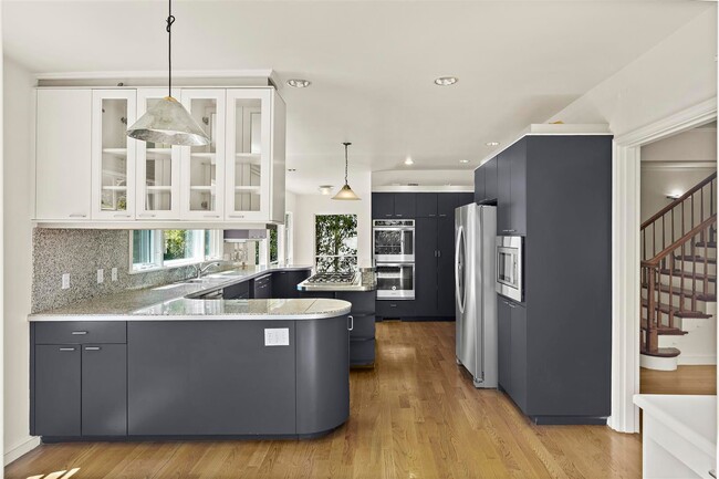 Building Photo - Large, Beautiful Upper Piedmont Home