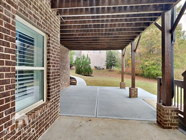 Building Photo - 2995 Manorview Ln