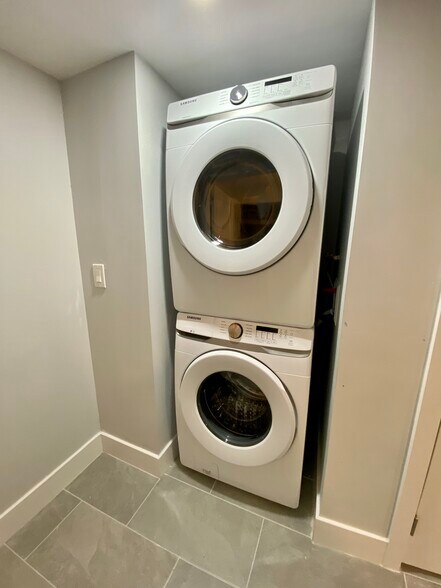 Building Photo - 722 Lombard St