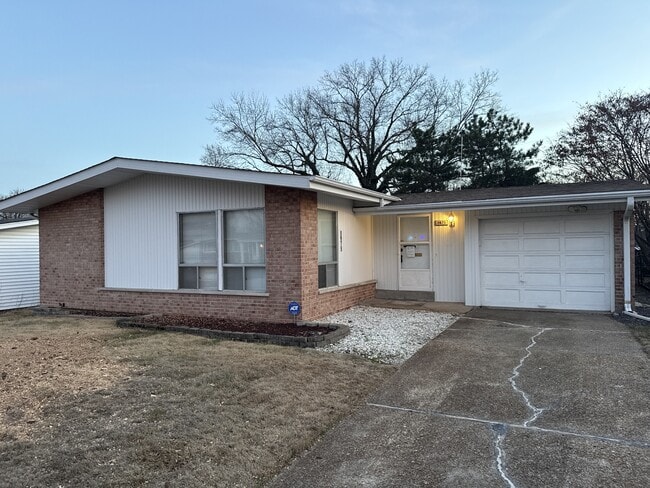 Building Photo - 1475 Hollywood Ln