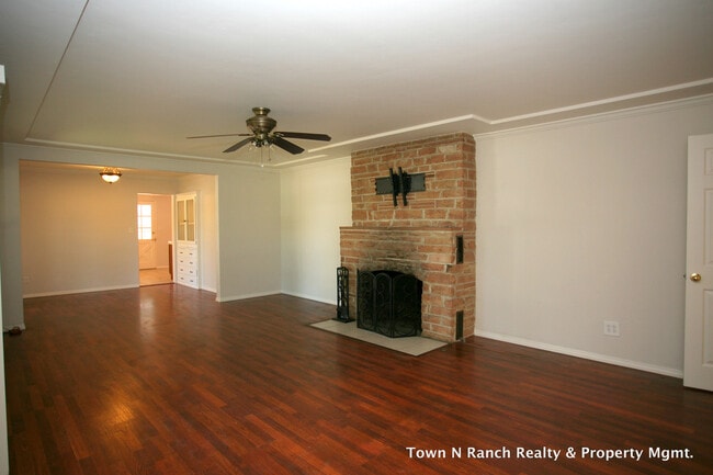 Building Photo - 5Br 2Ba single Family Home