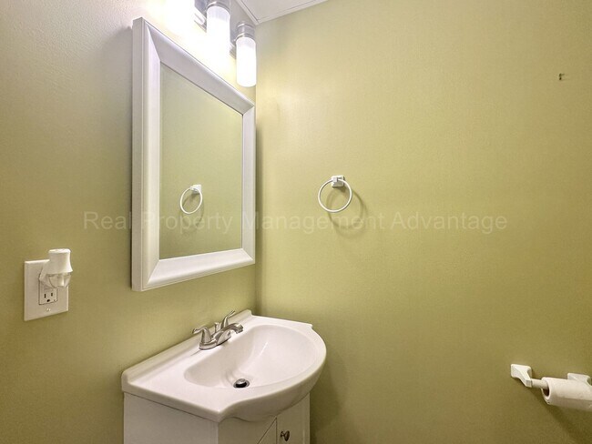 Building Photo - 574 Ardmore Dr