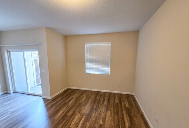 Building Photo - 5725 Karen Lynn Loop S