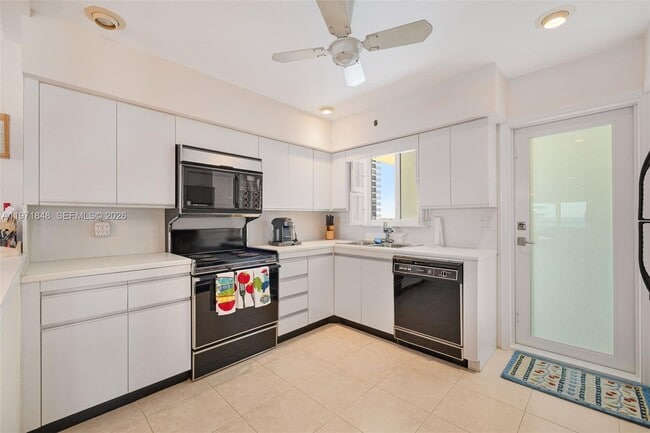 Building Photo - 2001 S Surf Rd