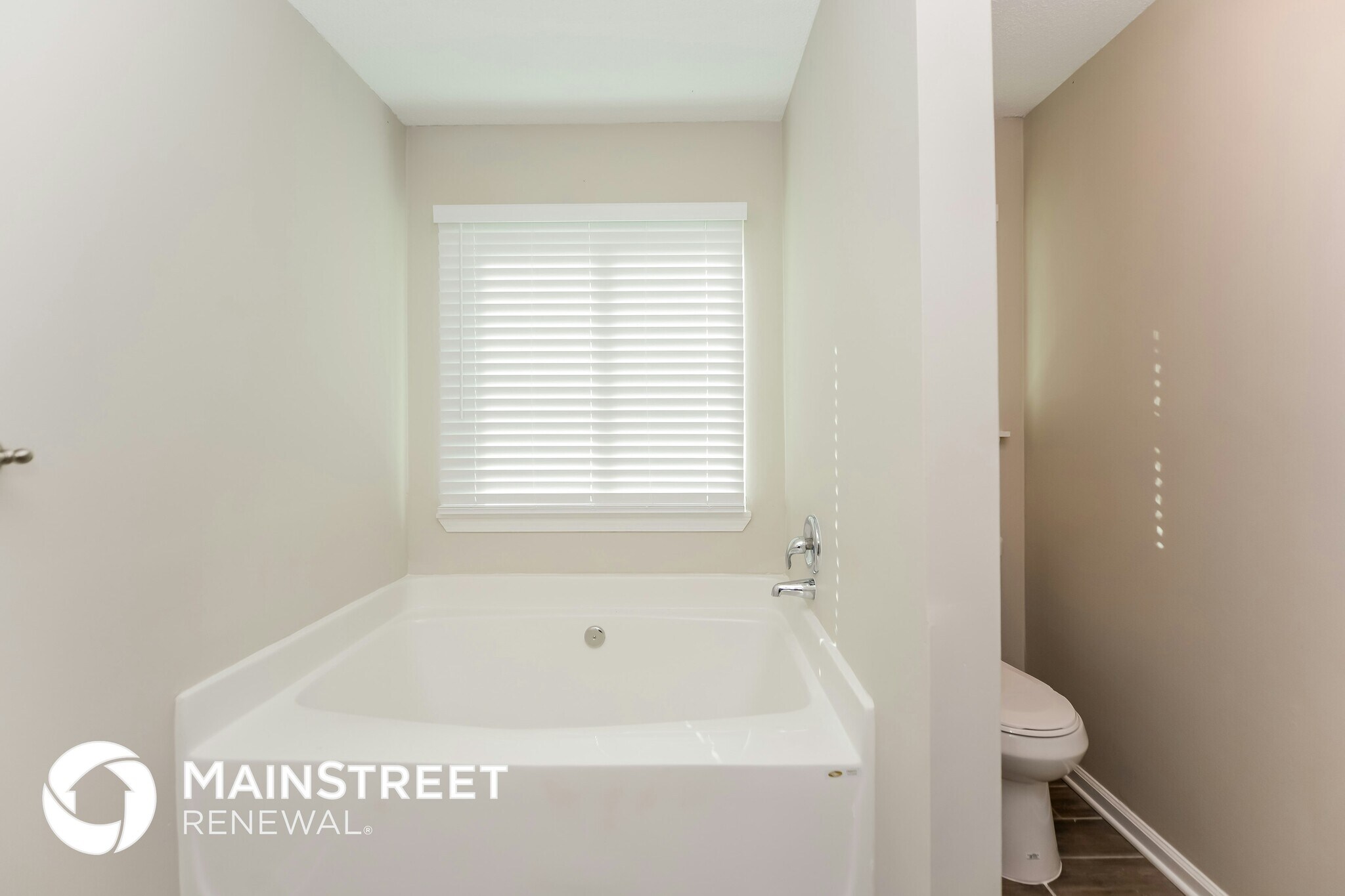 Building Photo - 141 The Esplanade Way SW