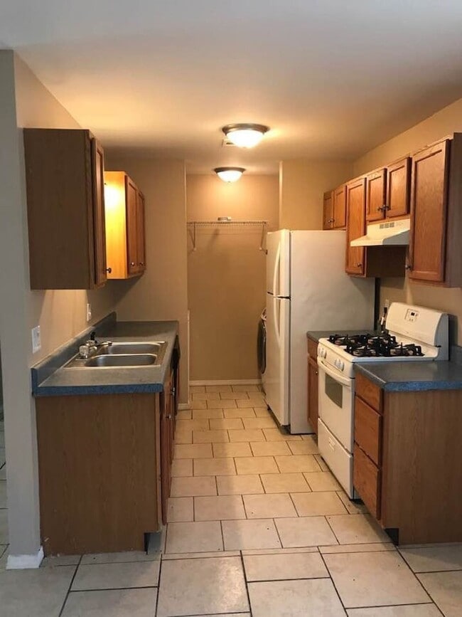 Building Photo - Nice 2 bedroom, 1 bath house