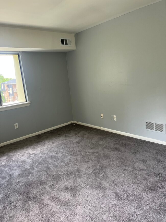 Apt 35 - Holly Oak Manor