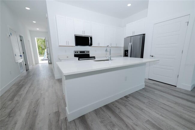 Building Photo - 9298 N Mendoza Way