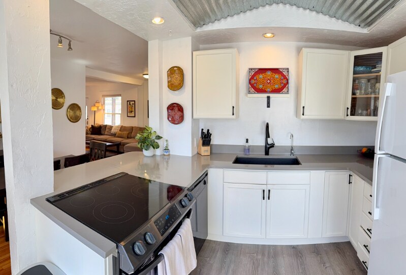 Building Photo - 520 E Dakota Ave