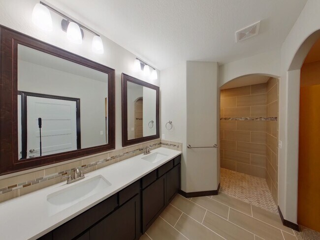 Building Photo - 1377 S Sierra Hls St