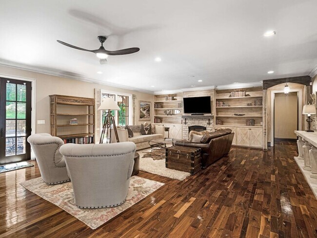 Building Photo - 3807 Harding Pl