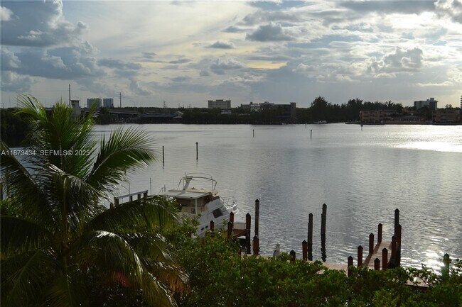 Building Photo - 17050 N Bay Rd