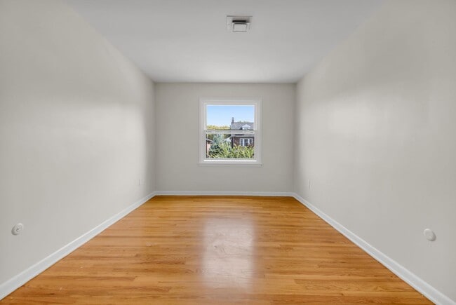 Building Photo - Spacious 4-Bedroom, 2.5-Bath Home – West E...