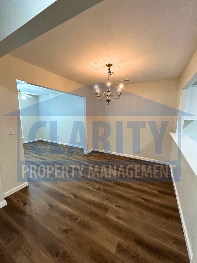 Building Photo - Three-bedroom townhome in Chattanooga!