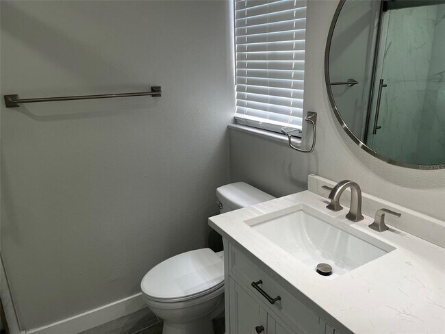 Building Photo - 1605 Pass a Grille Way