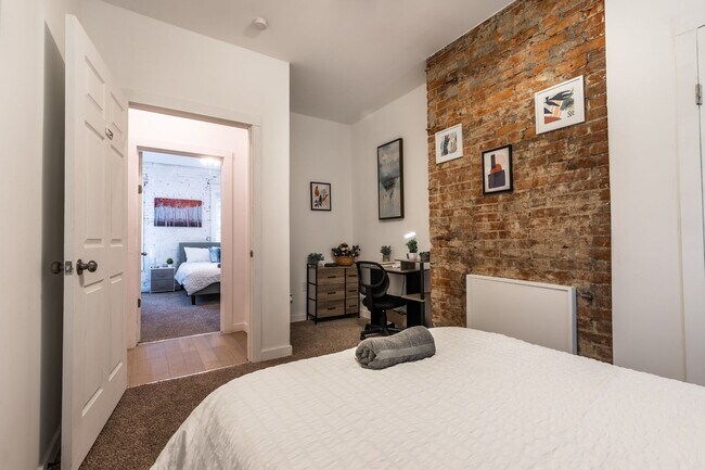 Building Photo - Urban Elegance in the Heart of the South Side