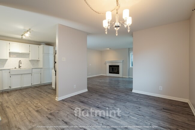 Building Photo - 8720 Phinney Ave N