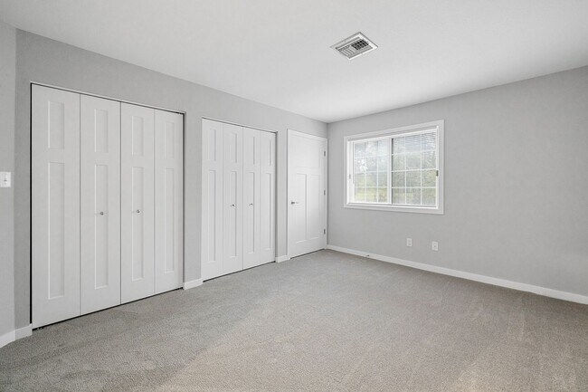 Building Photo - RENOVATED Condo Style Lower 1 Bedroom 1 Bathroom Apartment Available at Park Terrace Apartments