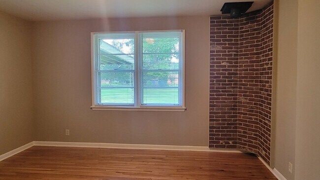 Building Photo - 6408 Robinhood Ln NW