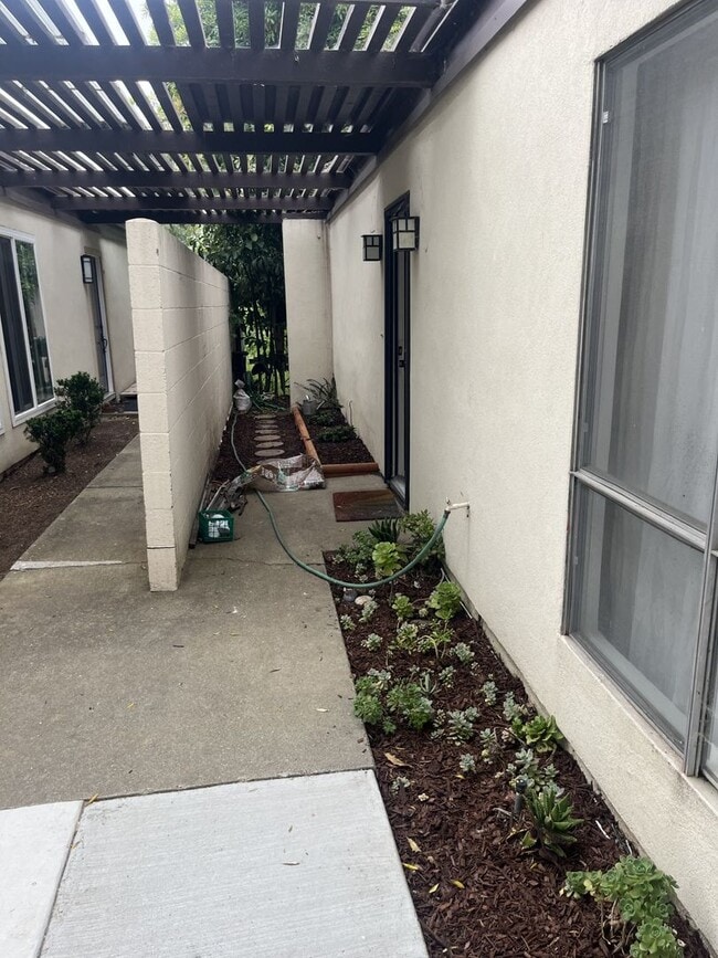 Primary Photo - 2 Bedroom/ 2 Bath Condo with Community Pool