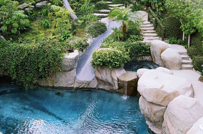 Pool next to guesthouse - 456 S Spalding Dr