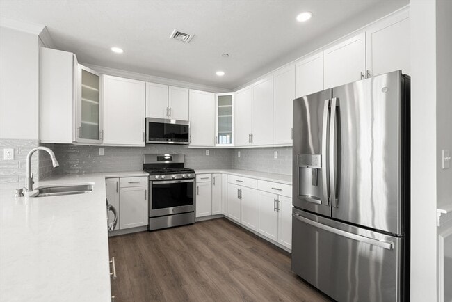 Building Photo - 320 Middlesex Ave