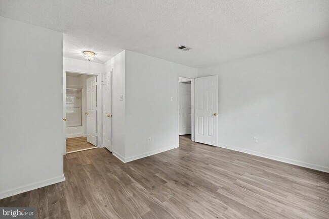 Building Photo - 12102 Green Leaf Ct