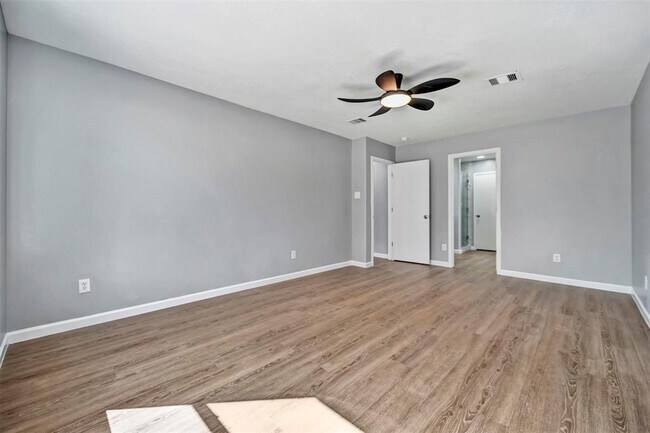 Building Photo - 22250 Queenbury Hills Dr