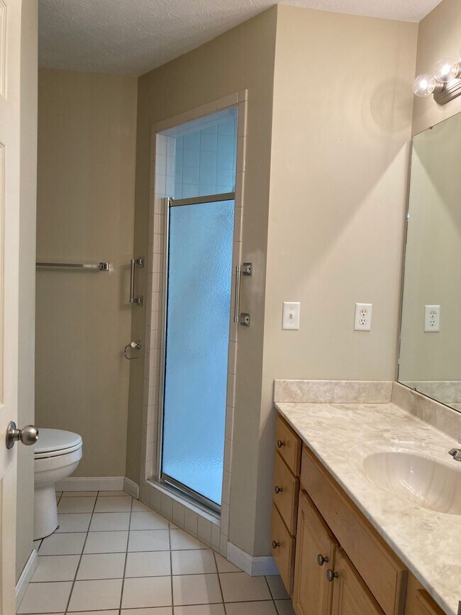 Building Photo - LOCATION LOCATION Location!  Close to Baptist Health Hospital, Shopping, & More